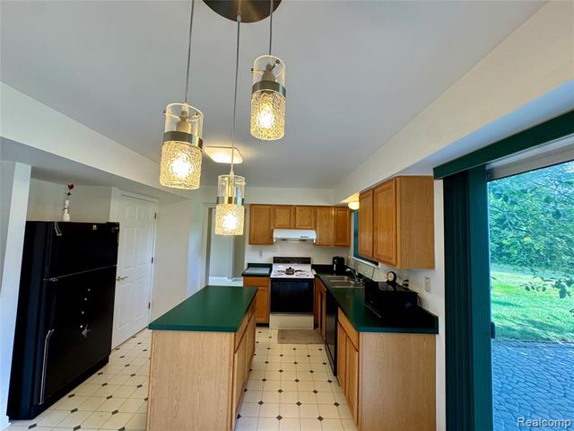 3621 Weeburn, Ann Arbor, MI 48108