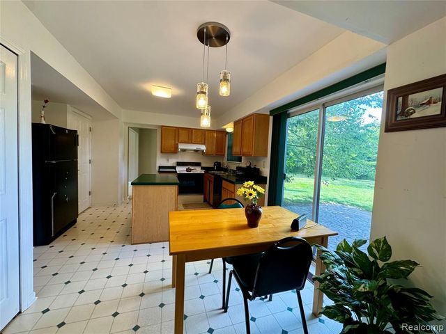 3621 Weeburn, Ann Arbor, MI 48108