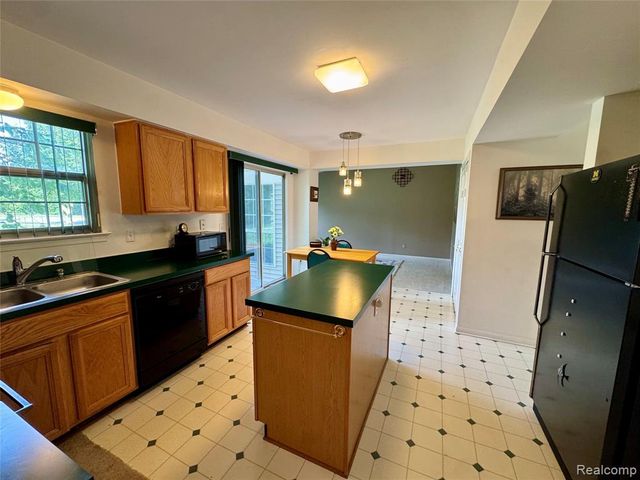 3621 Weeburn, Ann Arbor, MI 48108