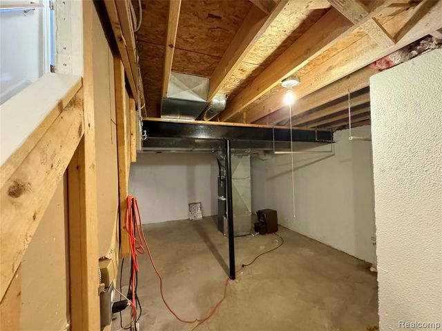 3621 Weeburn, Ann Arbor, MI 48108