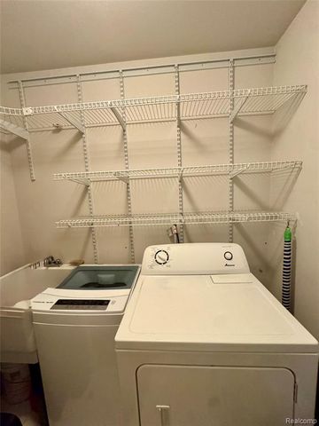 3621 Weeburn, Ann Arbor, MI 48108