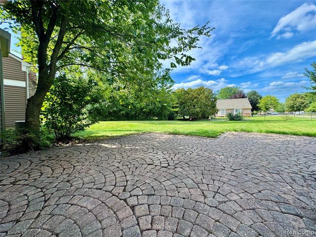3621 Weeburn, Ann Arbor, MI 48108