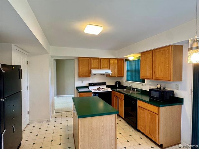 3621 Weeburn, Ann Arbor, MI 48108