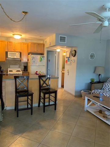 322 Taylor St 2D, Hollywood, FL 33019