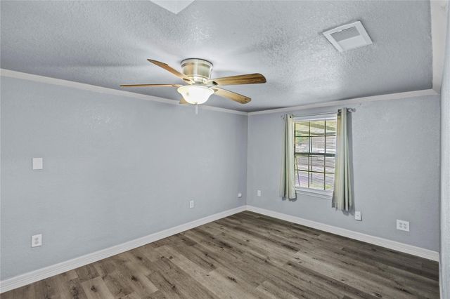 127 Huisache Street, Lake Jackson, TX 77566