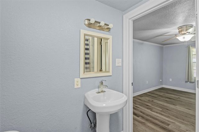 127 Huisache Street, Lake Jackson, TX 77566