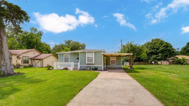 127 Huisache Street, Lake Jackson, TX 77566