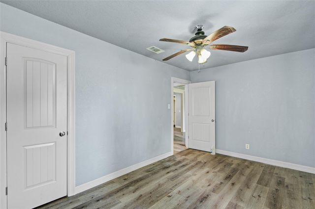 127 Huisache Street, Lake Jackson, TX 77566