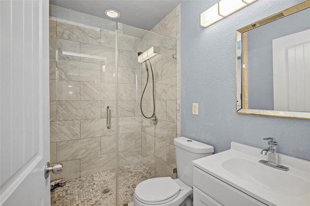 127 Huisache Street, Lake Jackson, TX 77566