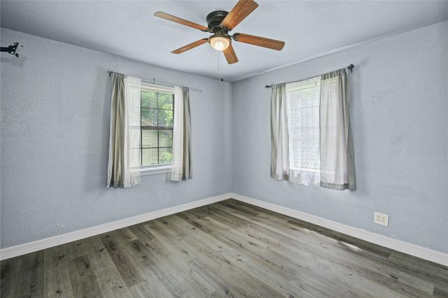 127 Huisache Street, Lake Jackson, TX 77566