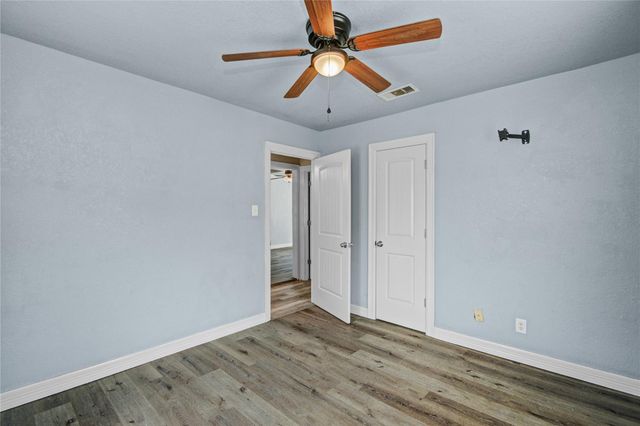 127 Huisache Street, Lake Jackson, TX 77566