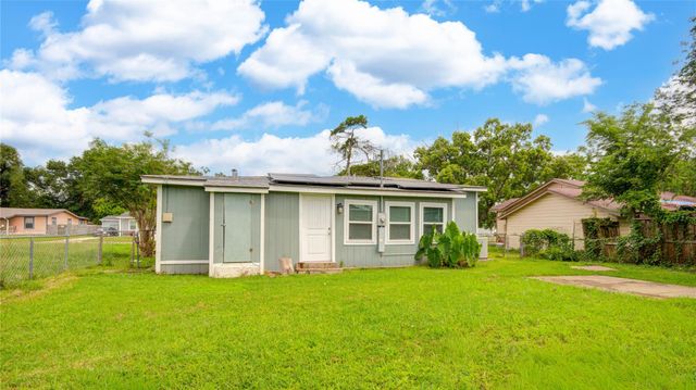 127 Huisache Street, Lake Jackson, TX 77566