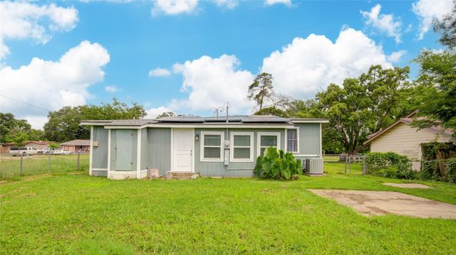 127 Huisache Street, Lake Jackson, TX 77566