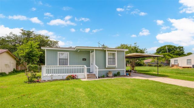 127 Huisache Street, Lake Jackson, TX 77566