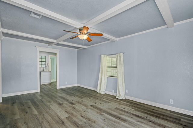 127 Huisache Street, Lake Jackson, TX 77566