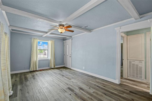 127 Huisache Street, Lake Jackson, TX 77566