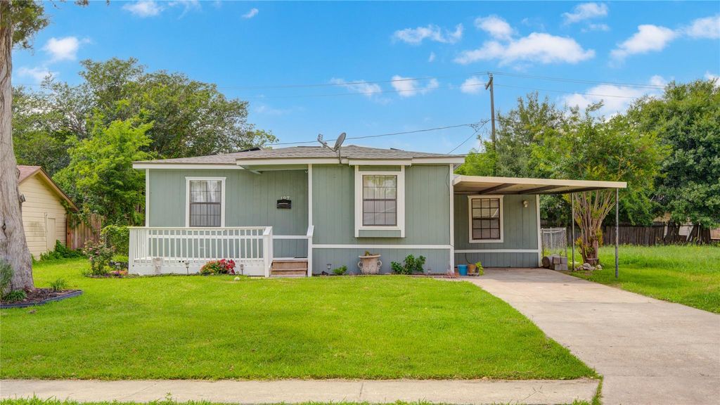 127 Huisache Street, Lake Jackson, TX 77566