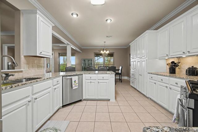 26177 Whispering Pines Ave, Denham Springs, LA 70726