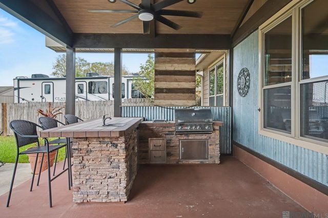 26177 Whispering Pines Ave, Denham Springs, LA 70726