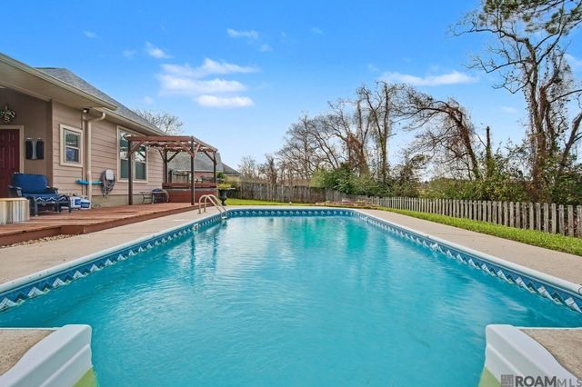 26177 Whispering Pines Ave, Denham Springs, LA 70726