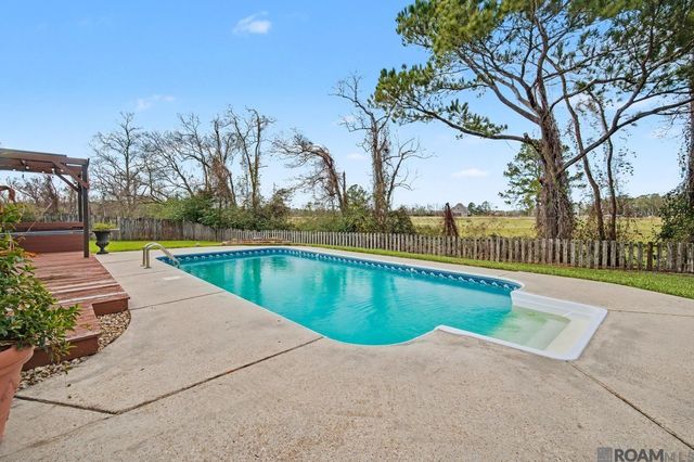 26177 Whispering Pines Ave, Denham Springs, LA 70726