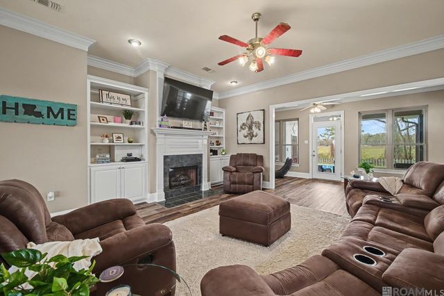 26177 Whispering Pines Ave, Denham Springs, LA 70726