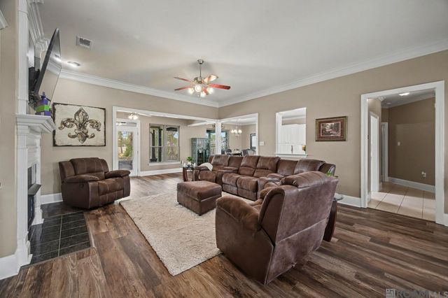 26177 Whispering Pines Ave, Denham Springs, LA 70726