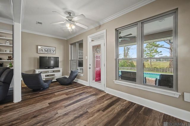 26177 Whispering Pines Ave, Denham Springs, LA 70726