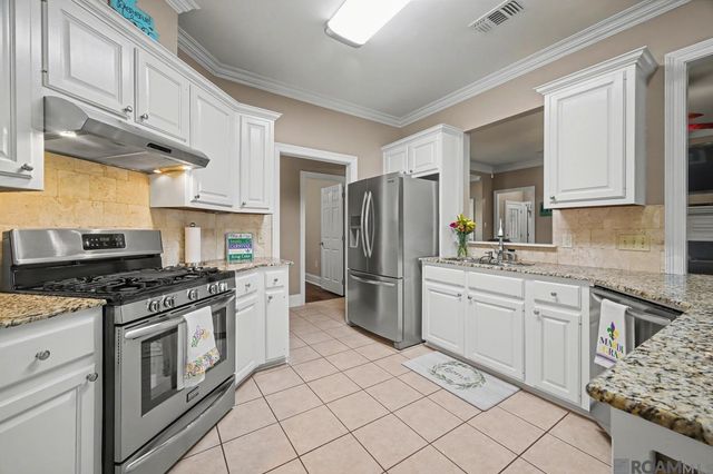 26177 Whispering Pines Ave, Denham Springs, LA 70726