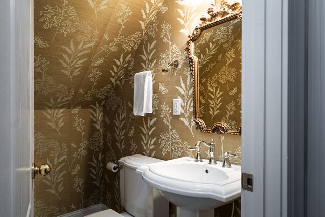 916 Village Green Avenue, Lexington, KY 40509