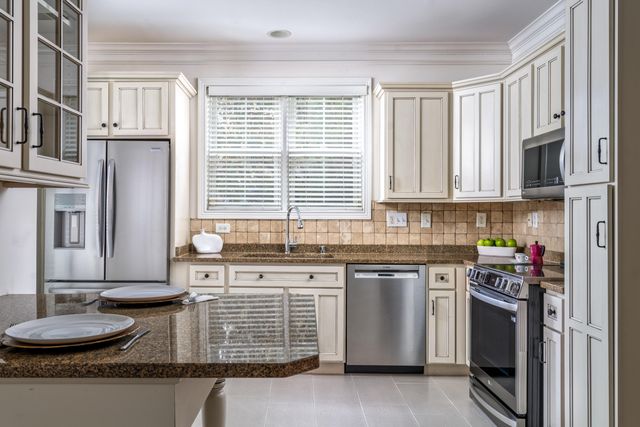 916 Village Green Avenue, Lexington, KY 40509