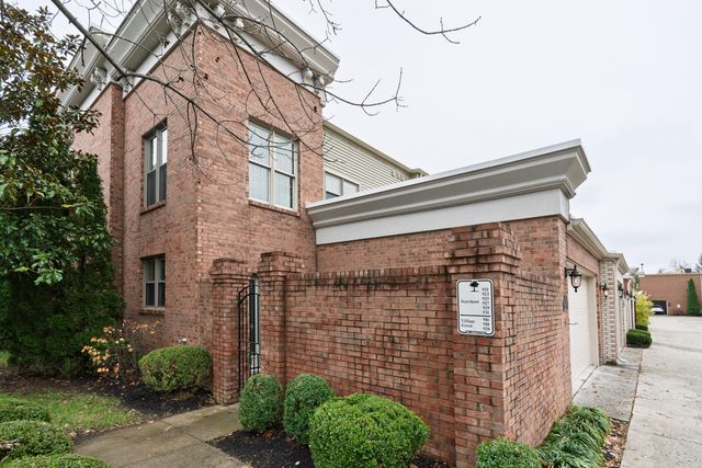 916 Village Green Avenue, Lexington, KY 40509