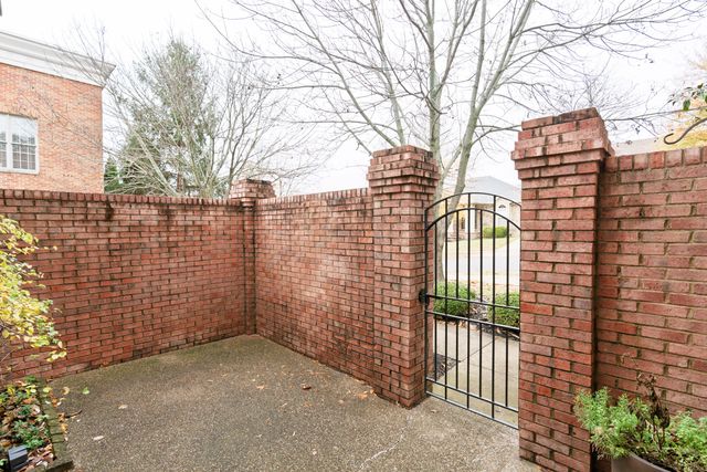 916 Village Green Avenue, Lexington, KY 40509