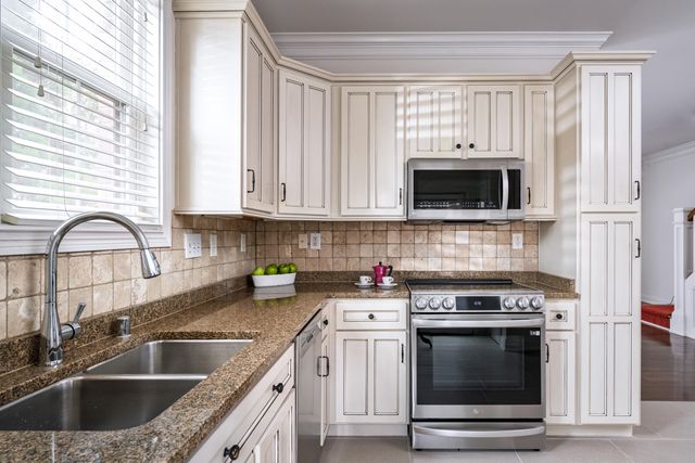 916 Village Green Avenue, Lexington, KY 40509