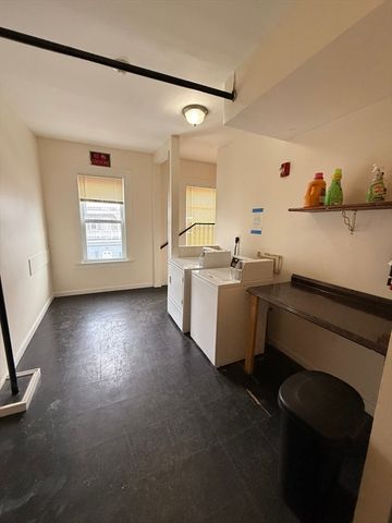 11 Lilley Ave, Lowell, MA 01850