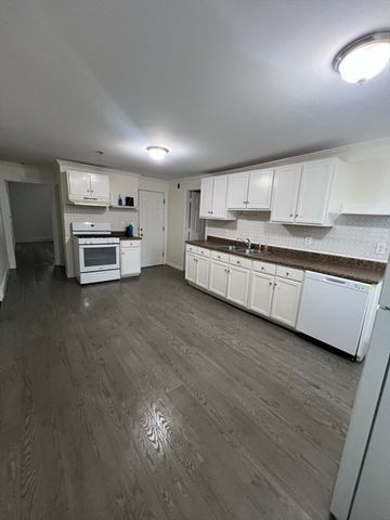 11 Lilley Ave, Lowell, MA 01850