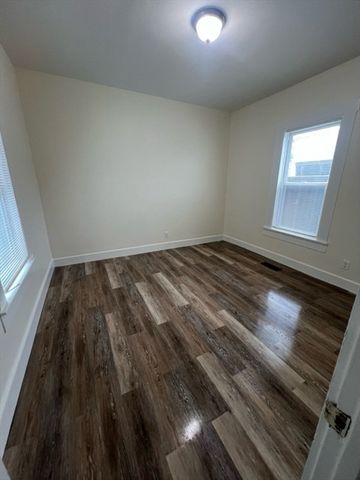 11 Lilley Ave, Lowell, MA 01850