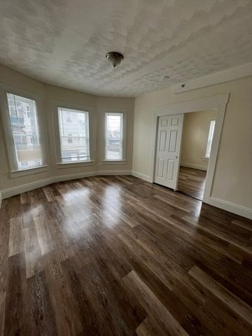 11 Lilley Ave, Lowell, MA 01850