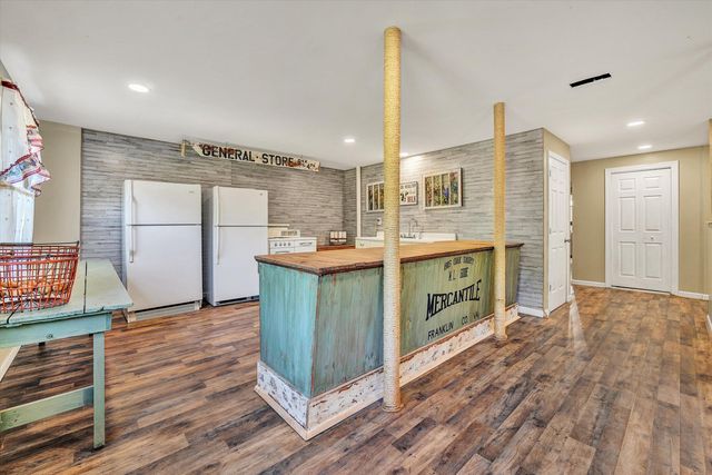 180 Thompson Ridge CIR, Ferrum, VA 24088
