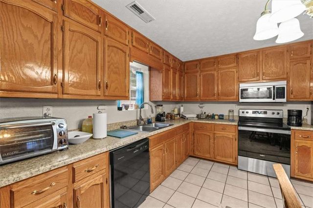 40 L Z Jackson Road, Bowdon, GA 30108