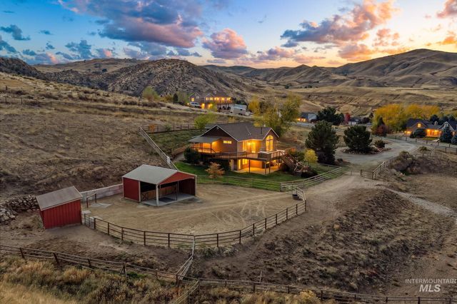 24 Horseshu Vue Cir, Horseshoe Bend, ID 83629 property photo