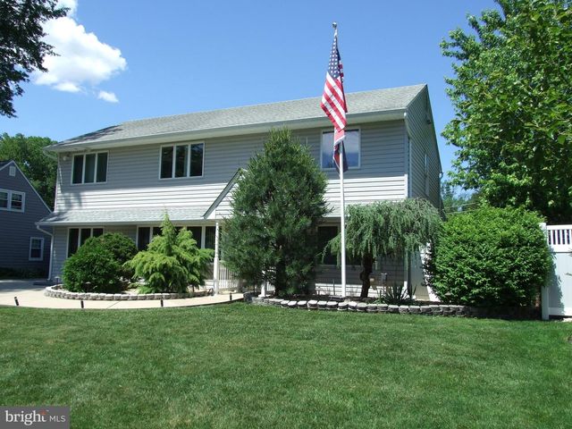 106 JUNIPER DR, Levittown, PA 19056