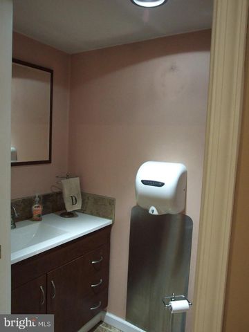 106 JUNIPER DR, Levittown, PA 19056