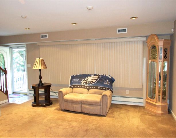 106 JUNIPER DR, Levittown, PA 19056
