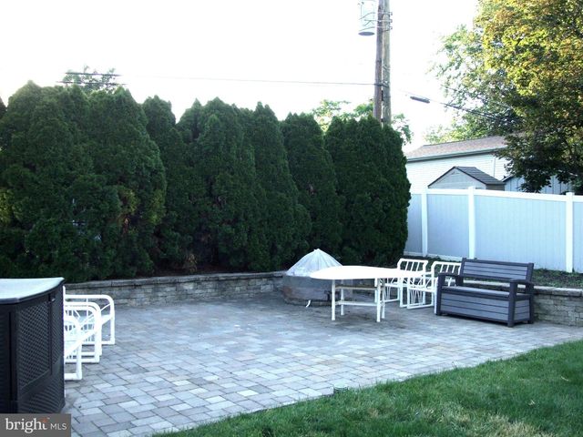 106 JUNIPER DR, Levittown, PA 19056