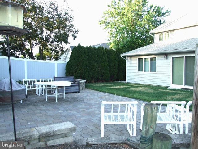 106 JUNIPER DR, Levittown, PA 19056