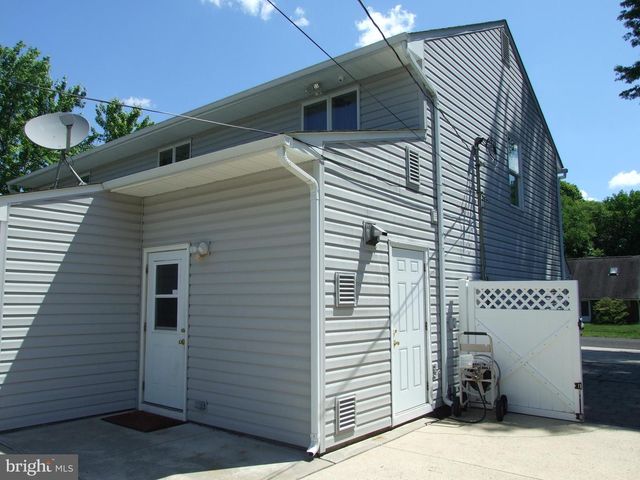 106 JUNIPER DR, Levittown, PA 19056