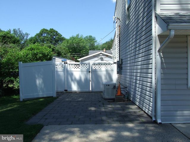 106 JUNIPER DR, Levittown, PA 19056