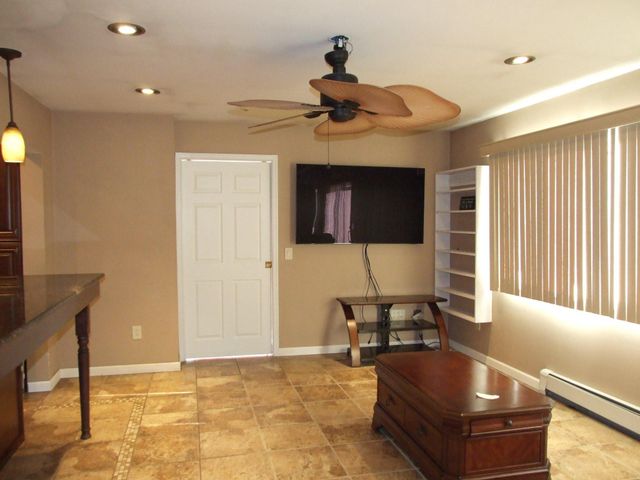 106 JUNIPER DR, Levittown, PA 19056