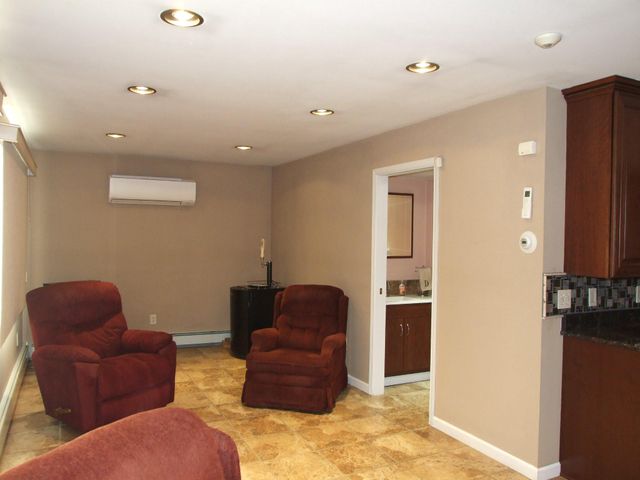 106 JUNIPER DR, Levittown, PA 19056